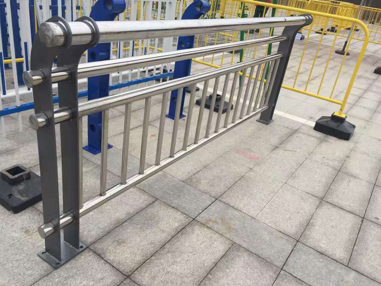 道路锌钢护栏